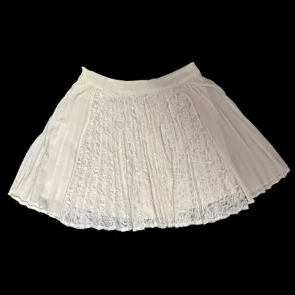 MILLOU Beautiful Multilayer Pleated Skirt. Size: small. Color: cream. Features: